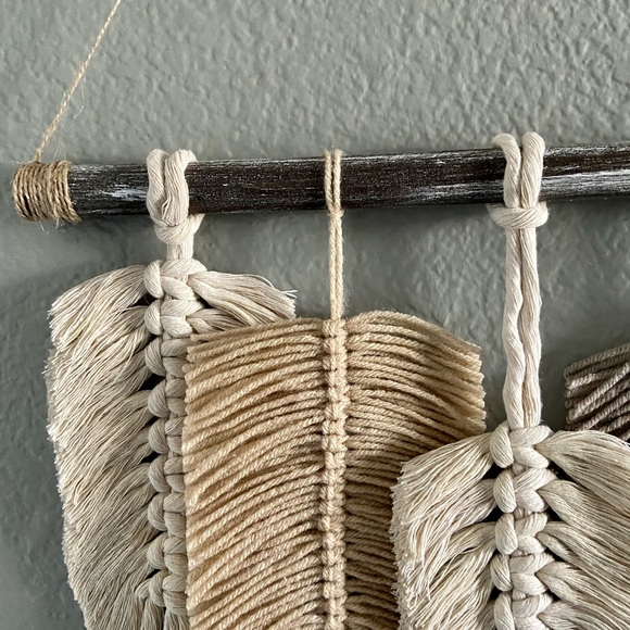 Boho Macrame Feather wall hanging - Picture 3 of 5